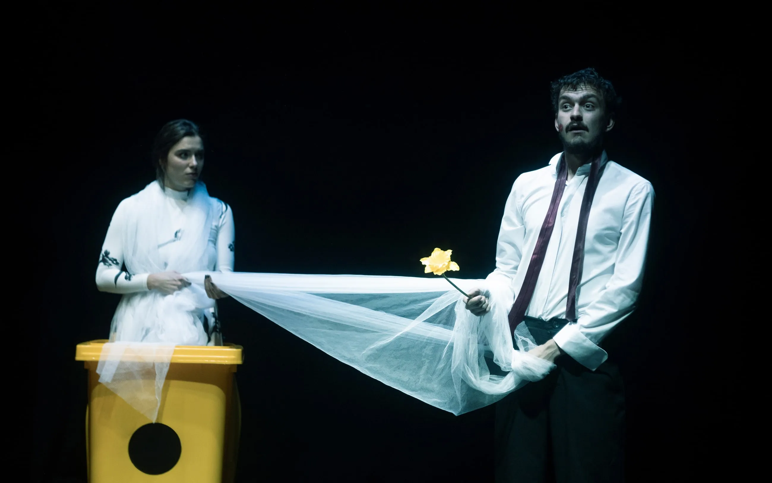 A Spoon-riveri holtak — színpadkép