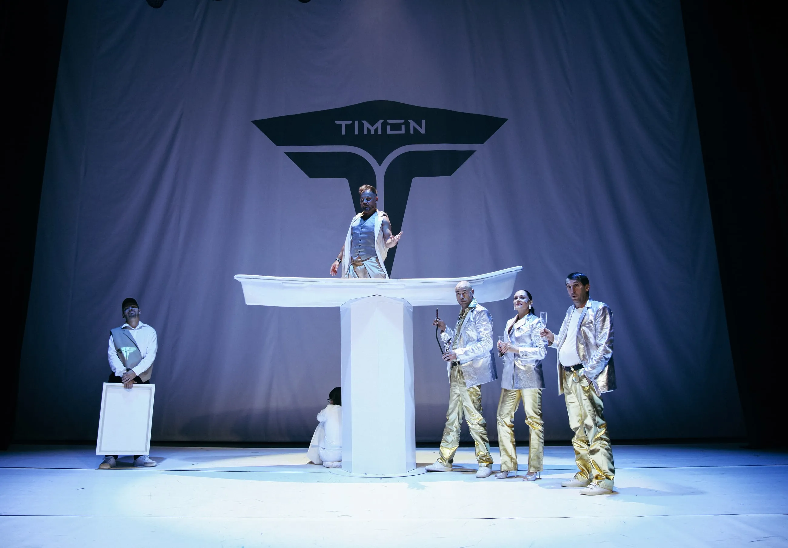 Athéni Timon — színpadkép